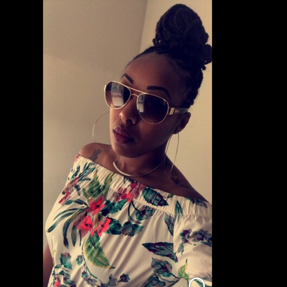 ⭐️MEET YOUR POSHER⭐️ - Picture 2 of 2